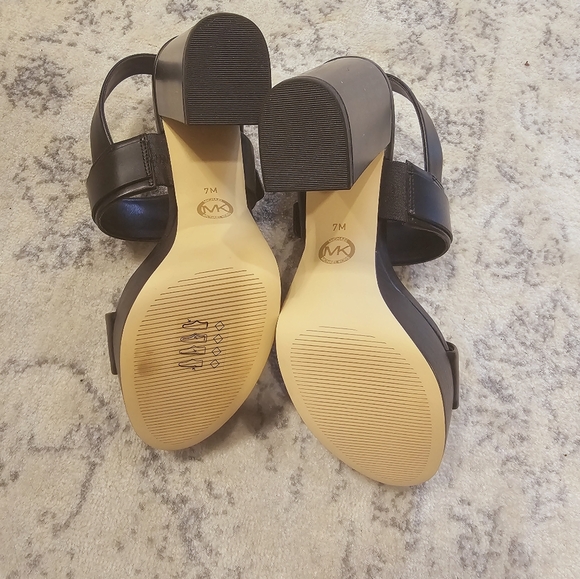 New Michael kors MK logo platform sandals in size 7 - Picture 6 of 7
